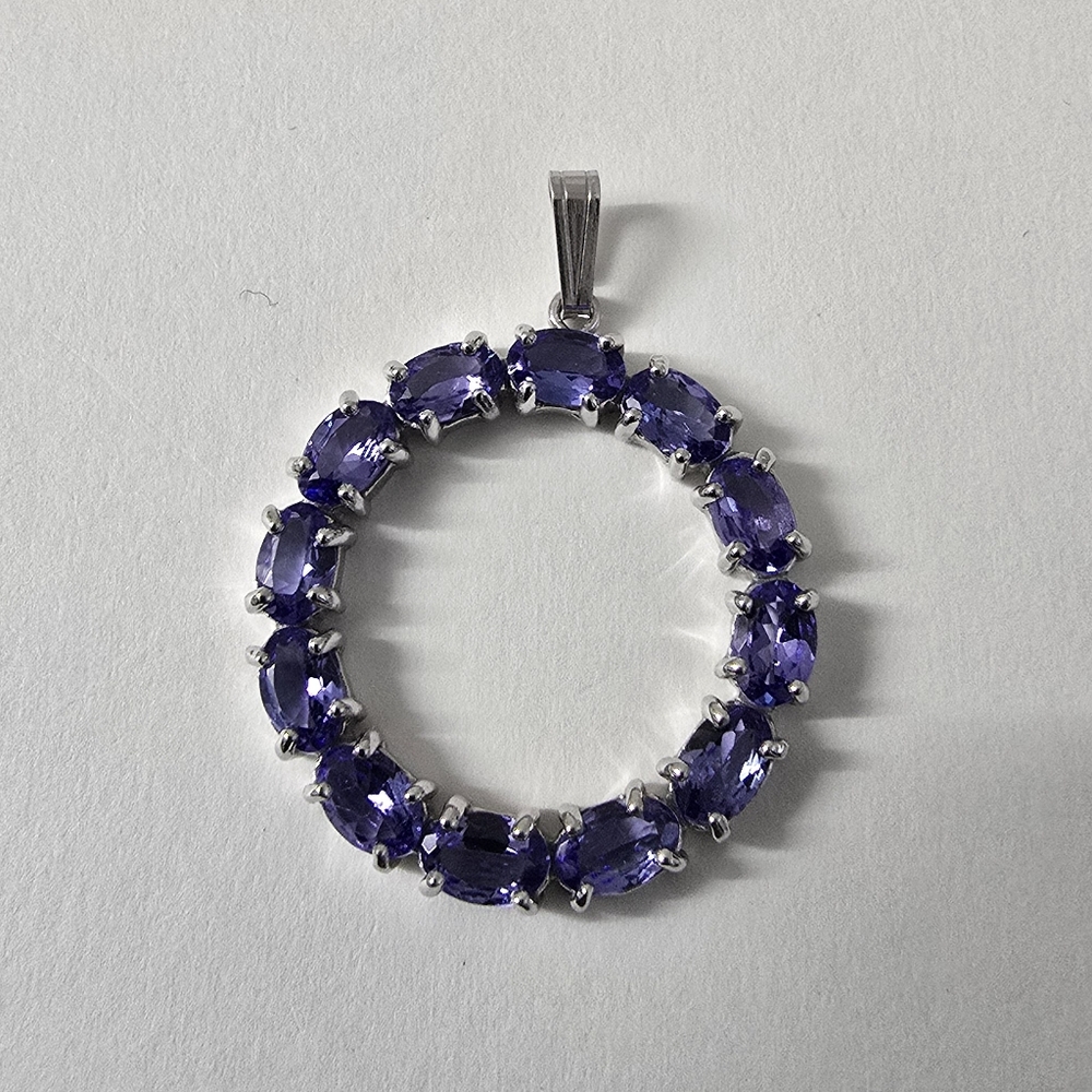 Watch Video / Elegant Sterling Silver Tanzanite Circle Pendant – 5.00 Carats